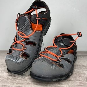 New Balance Kids Adirondack Water Shoe Sandal size 4 Like New